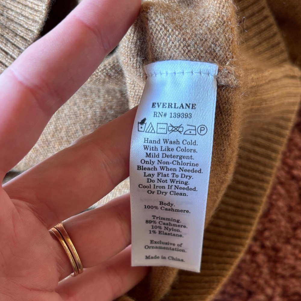 Everlane women’s Cashmere Crewneck Sweater in Light Brown - Picture 3 of 4